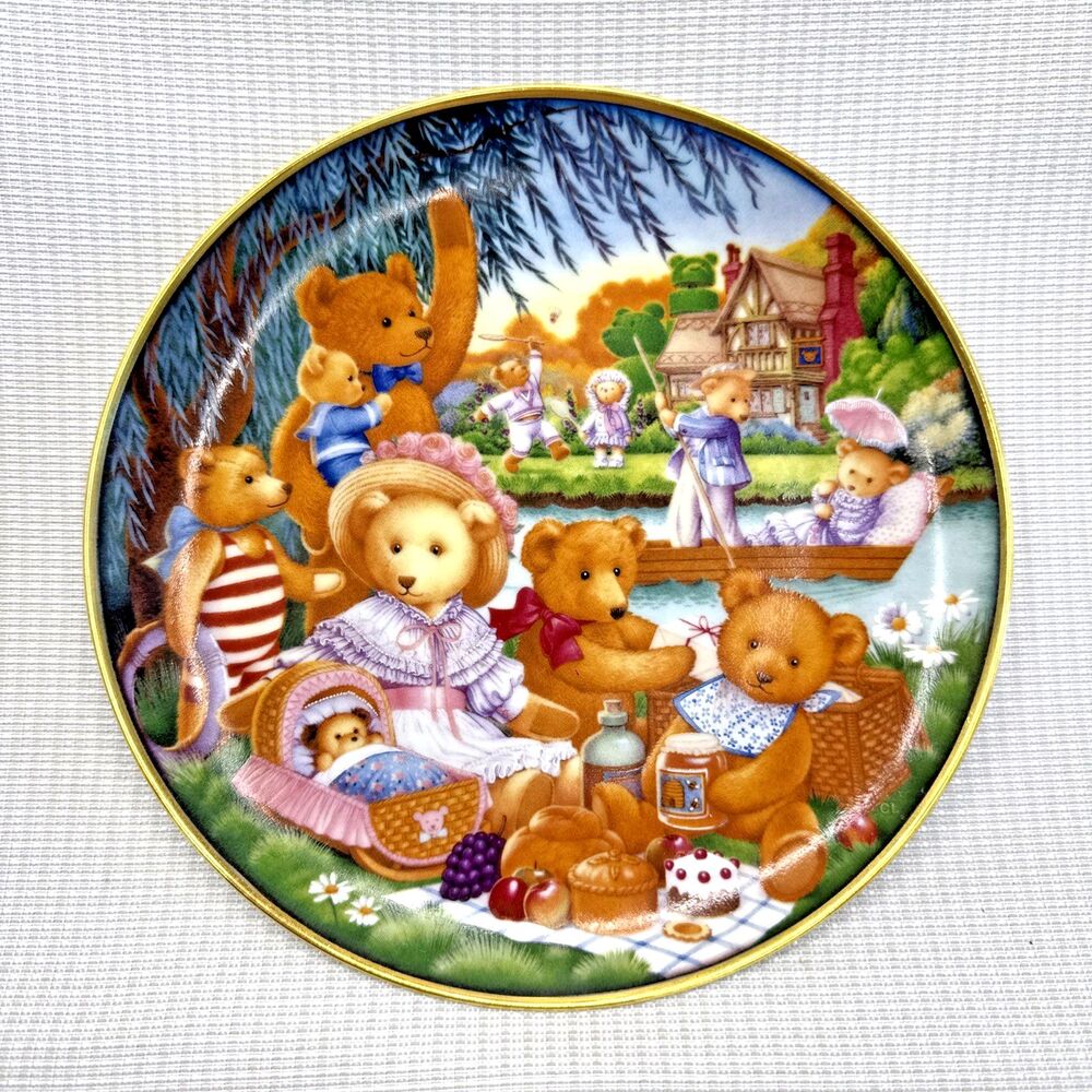 Franklin Mint 1991 Carol Lawson Teddy Bear Picnic 8” Porcelain Plate Vintage